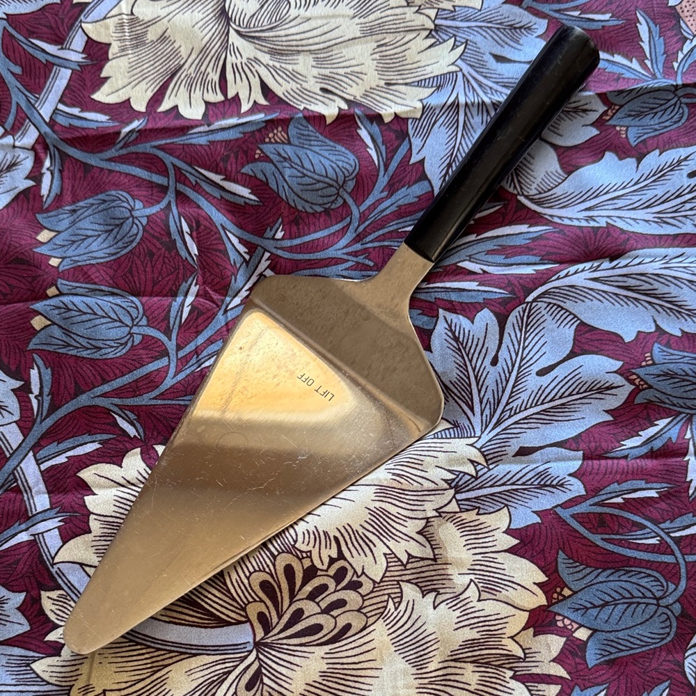 Kate Spade ♠️ Stainless Steel Cake Server with Black Handle